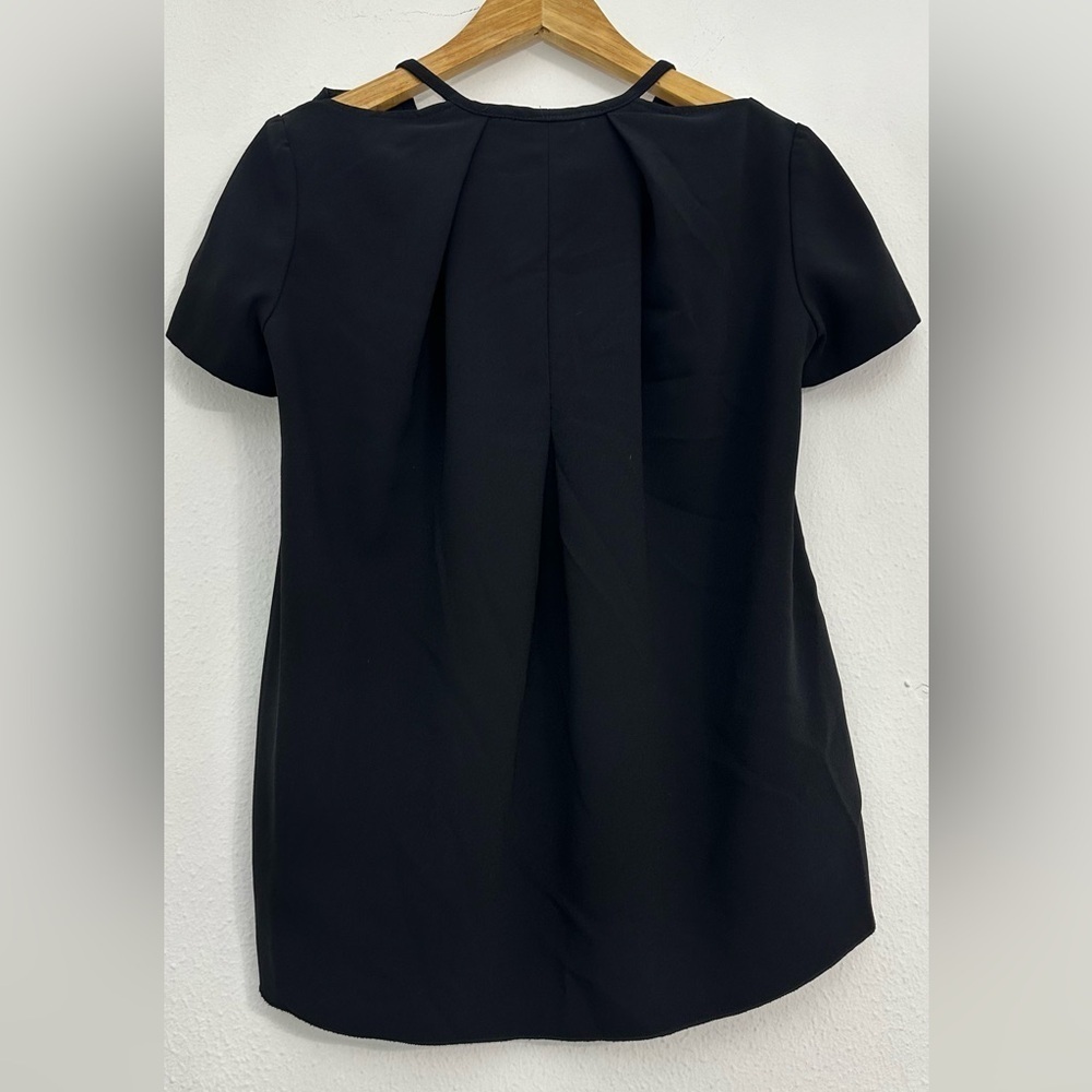 Trina Turk Floramaria Cut-out Shoulder Black Short Sleeve Boxy Blouse - Picture 13 of 13